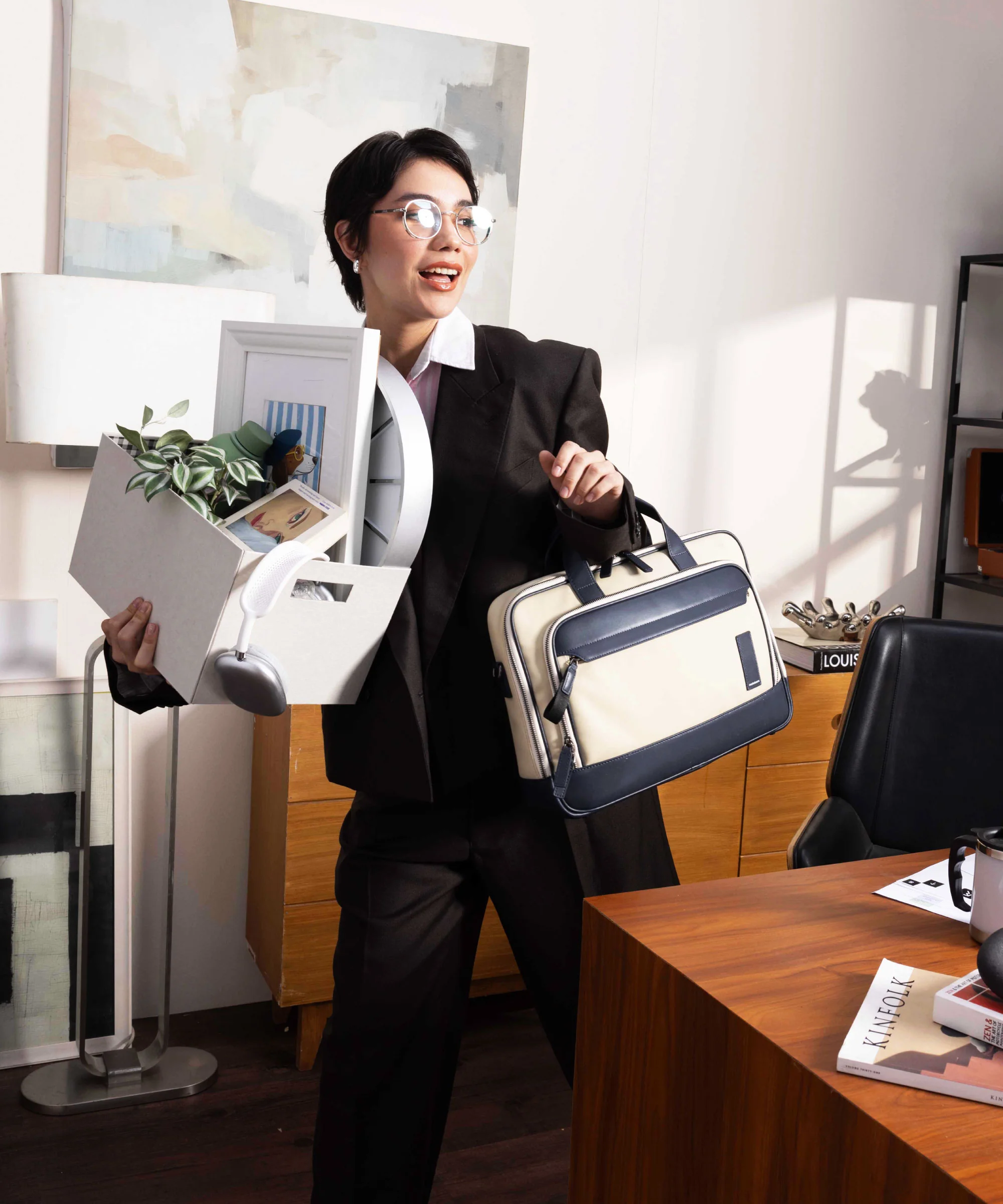 Bass Briefcase - Image 17
